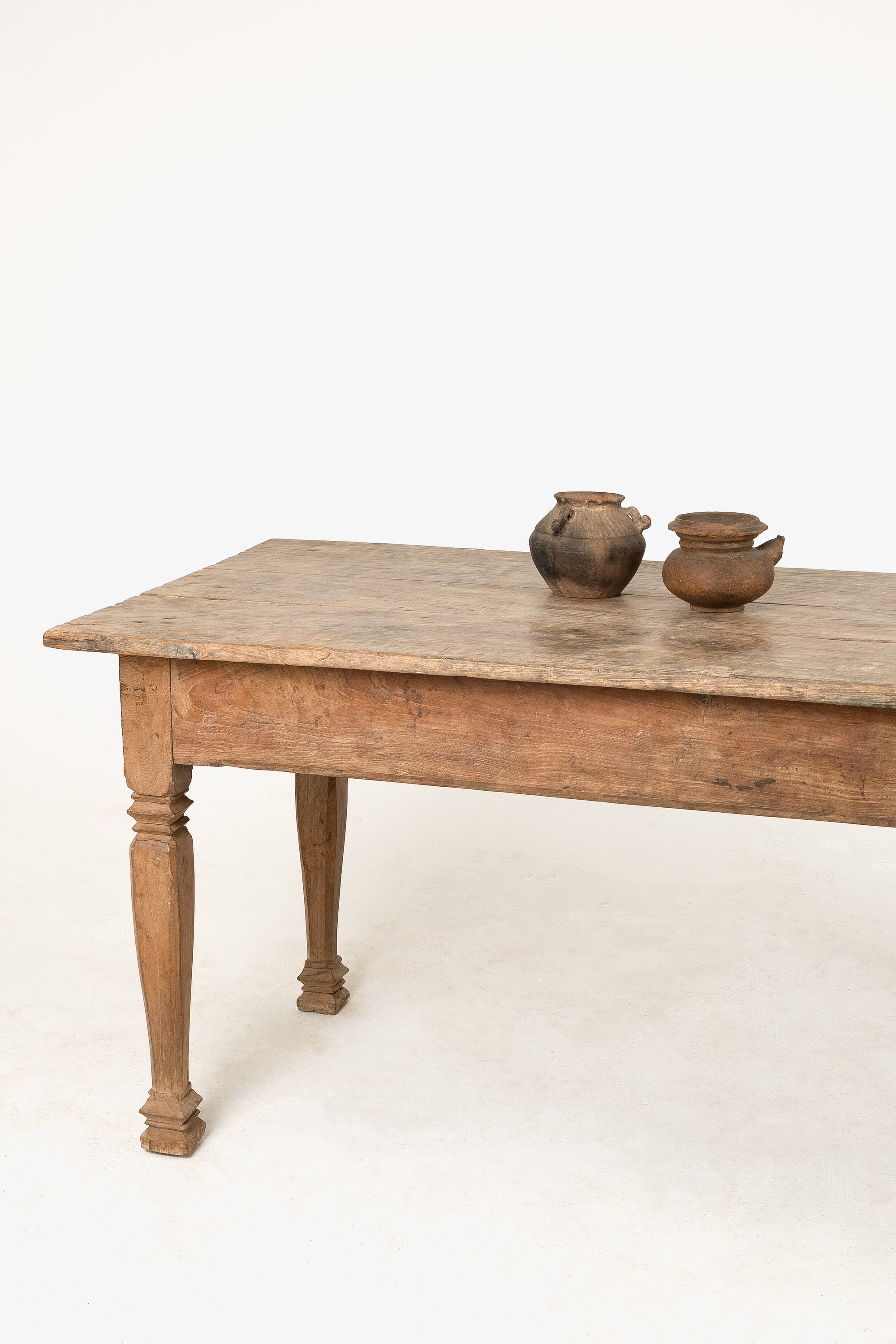Theodore Dining table