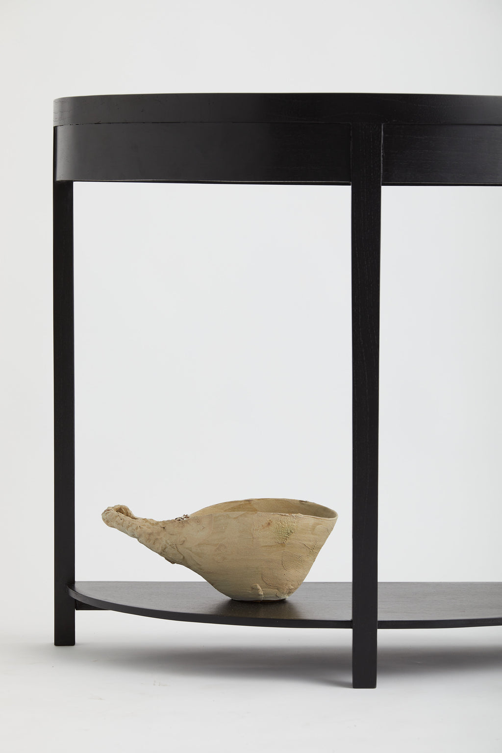 Atë Console in Black